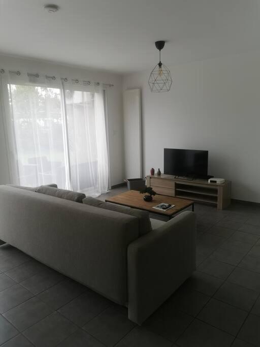 Jolie Maison Entiere Avec 3 Chambres Centre Ville Saint-Andre-de-Cubzac Luaran gambar